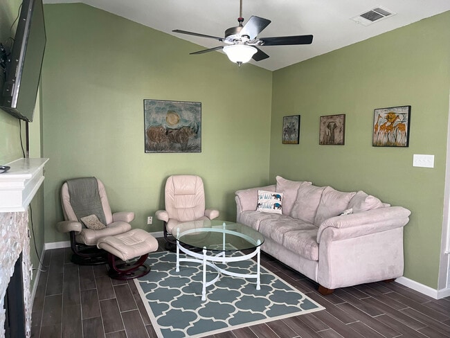 Foto del edificio - 3430 Ridge Smoke