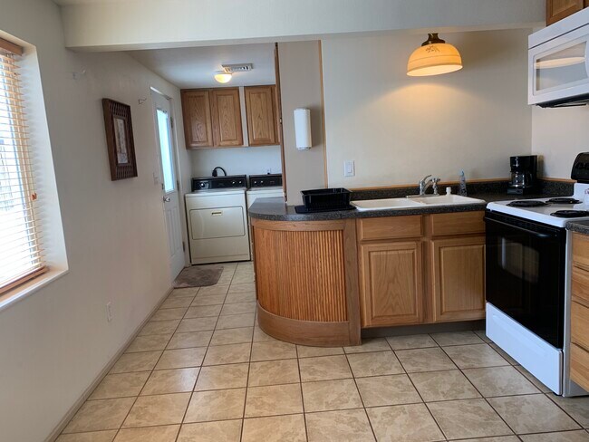 Foto del edificio - 1227 Parkhill Dr