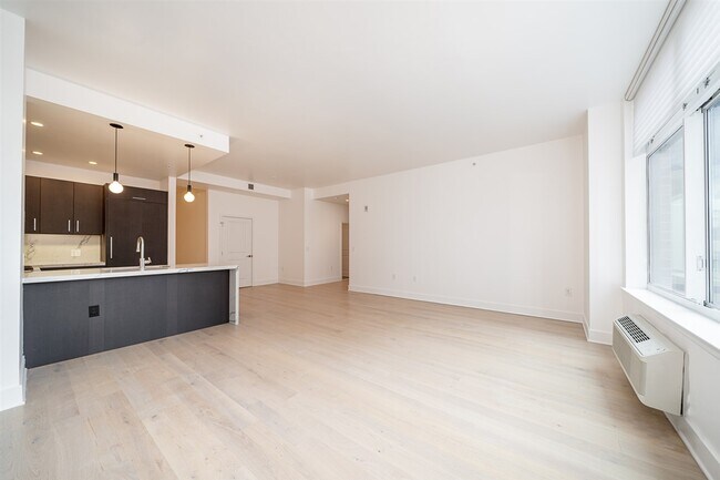 Building Photo - 1400 Hudson St