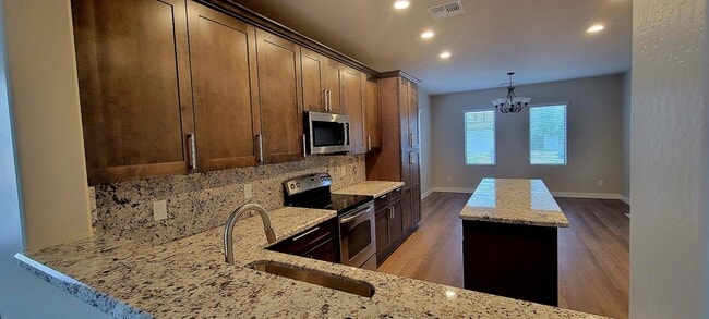 Building Photo - Unbelievable 3 bedroom 2 bath home in Peca...