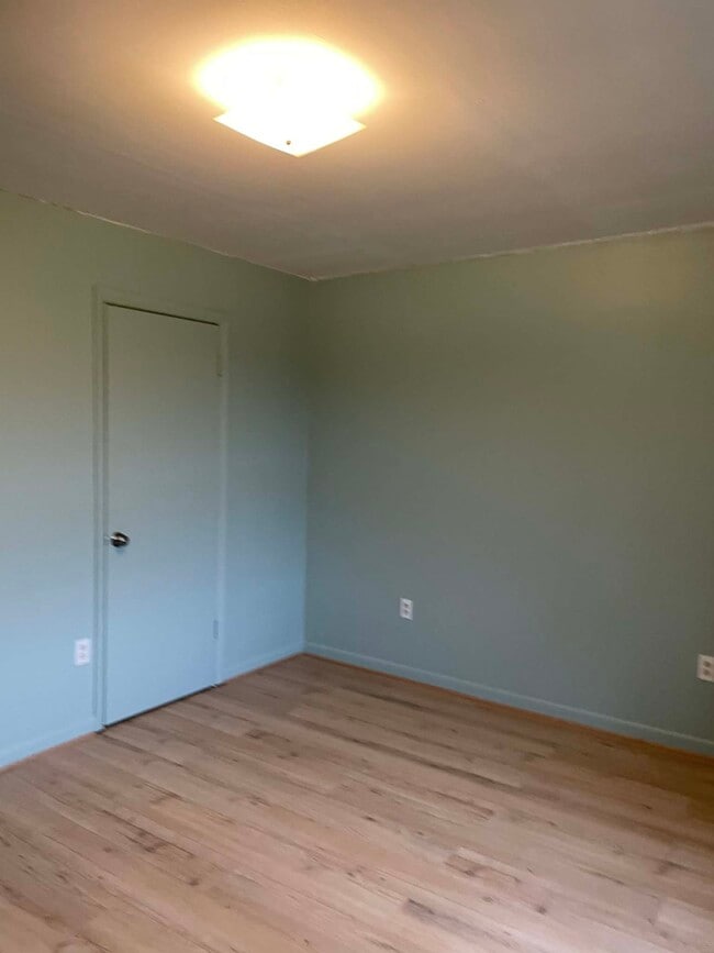 Building Photo - 1143 Lawrence Rd