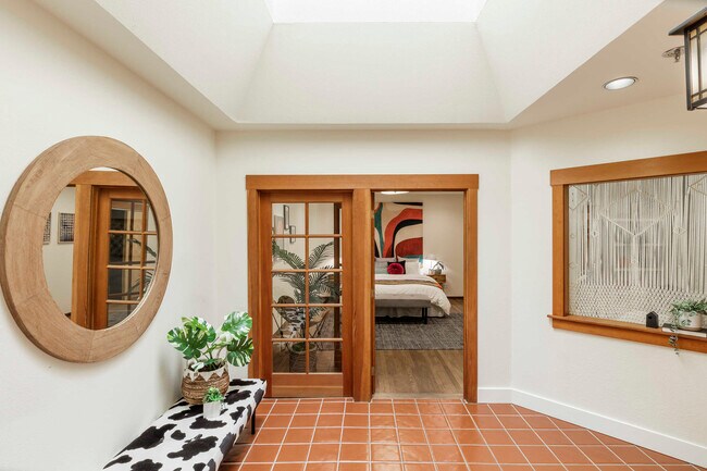 Foto del edificio - 530 E 8th St