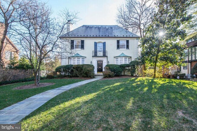 Foto del edificio - 4910 Hillbrook Ln NW