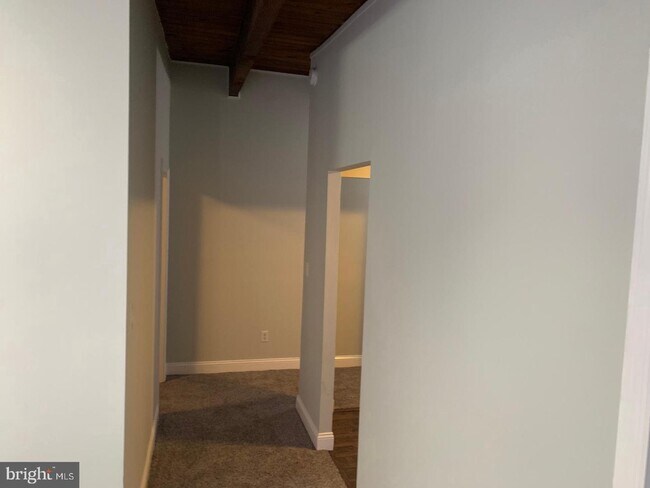 Foto del edificio - 7521 Riverdale Rd