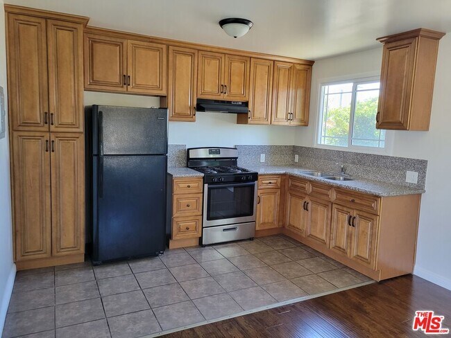 Foto del edificio - 8706 Parthenia Pl