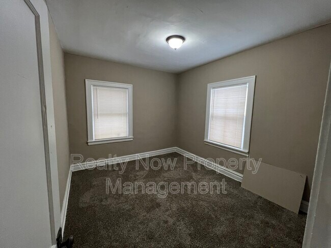 Building Photo - 3290 Desota Ave