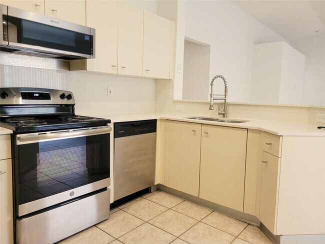 Building Photo - 1409 Sabal Trail