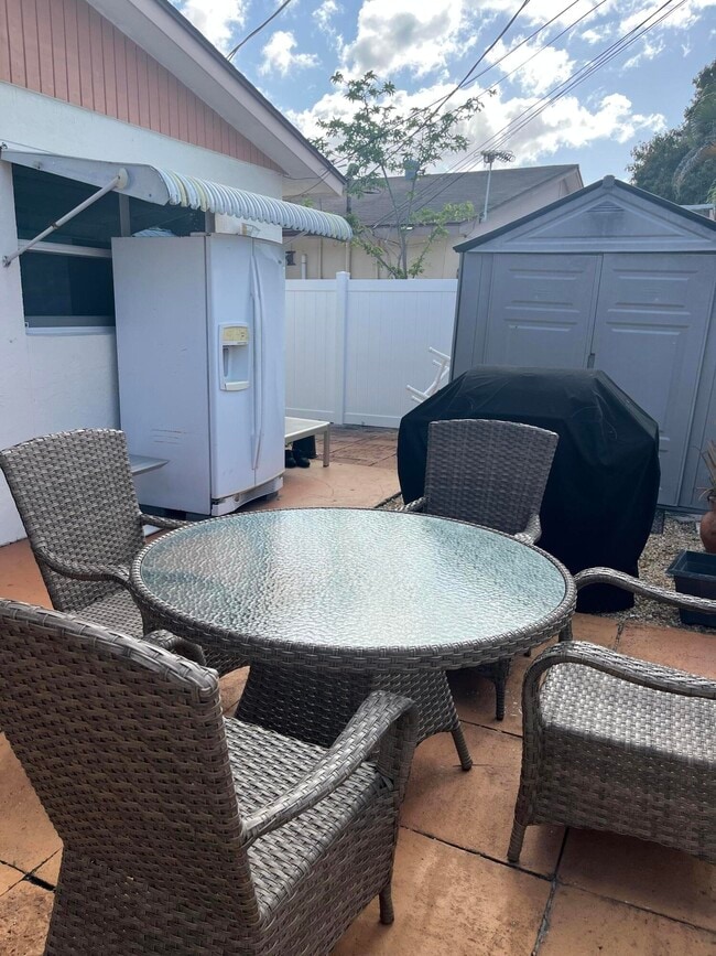 Foto del edificio - 5843 Albert Rd