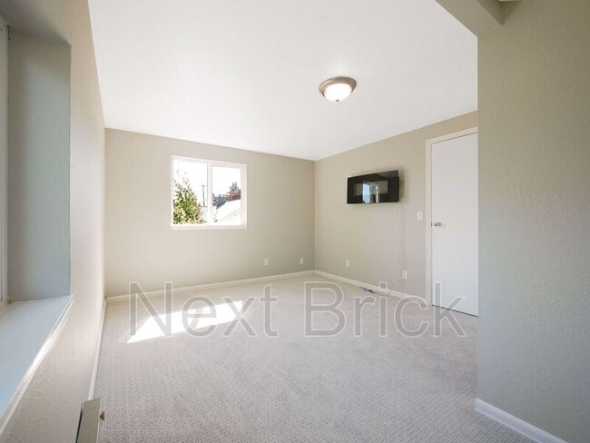Building Photo - 5712 8th Ave NE