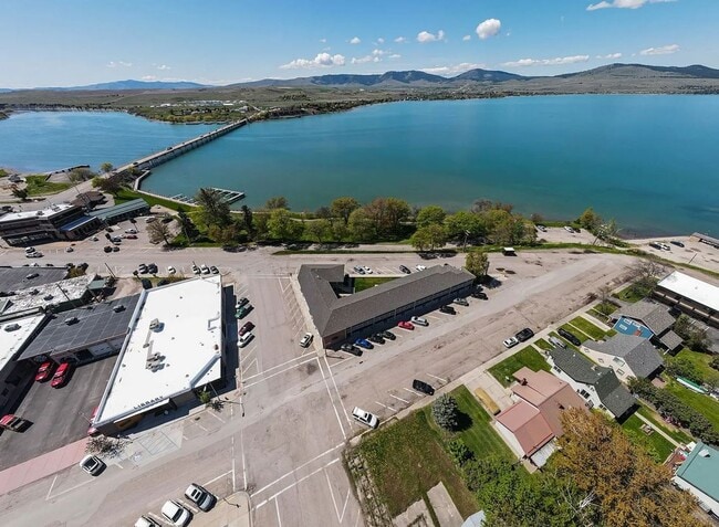 Foto del edificio - Condo located near the lake