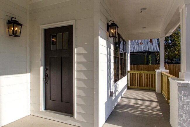 Foto del edificio - 2 Bedroom, 2.5 Bath Home in East Nashville