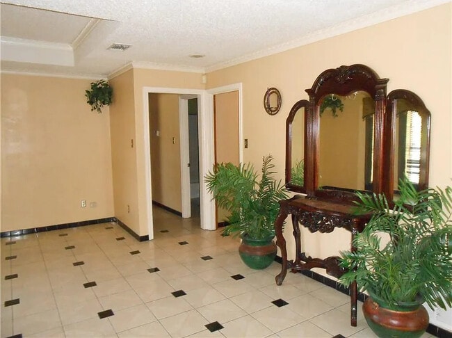 Building Photo - 4932 Longwood Ct