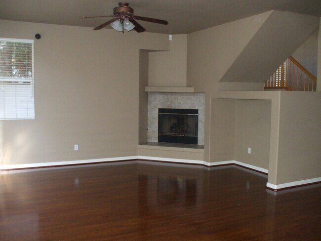 Foto del edificio - 4948 Forest Creek Way