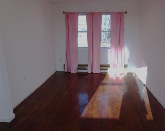 Foto del edificio - 328 Mt Prospect Ave