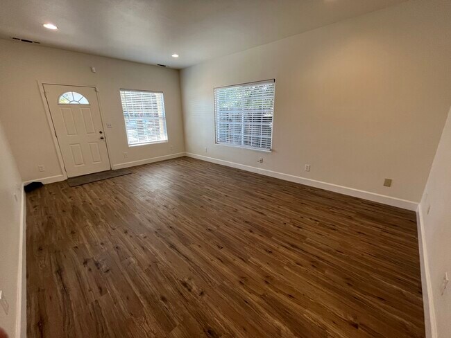 Building Photo - 391 Morey Ave