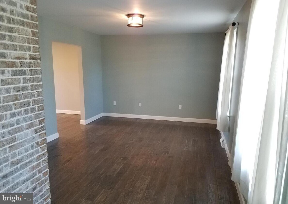 Foto principal - 914 Tuckerton Rd