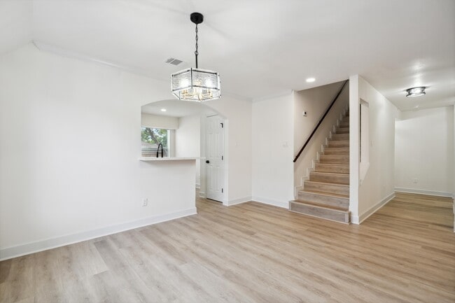 Foto del edificio - 5847 Southington St