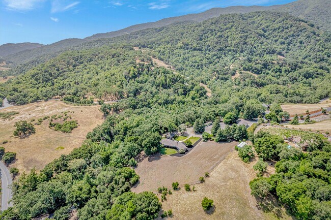 Building Photo - Welcome to Refined Country Living in Los G...