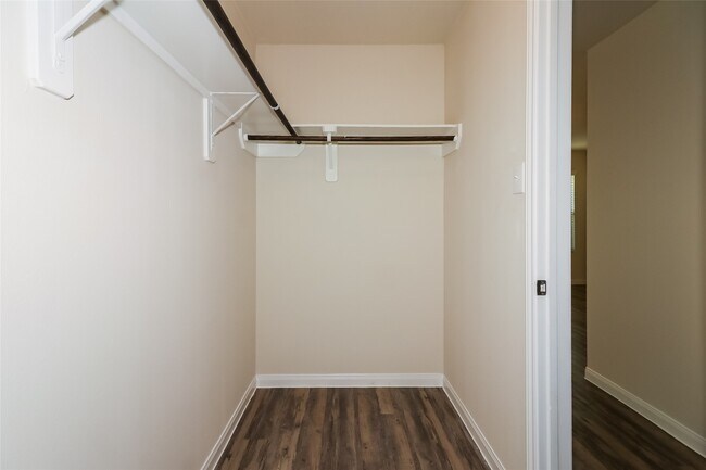 Building Photo - 5926 Dawn Misty Ln