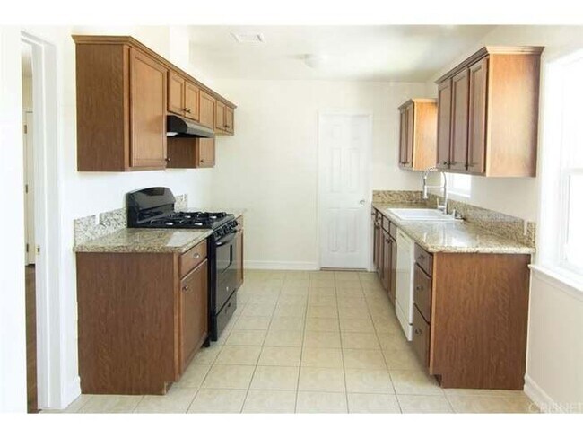 Foto del edificio - 17058 Kingsbury St