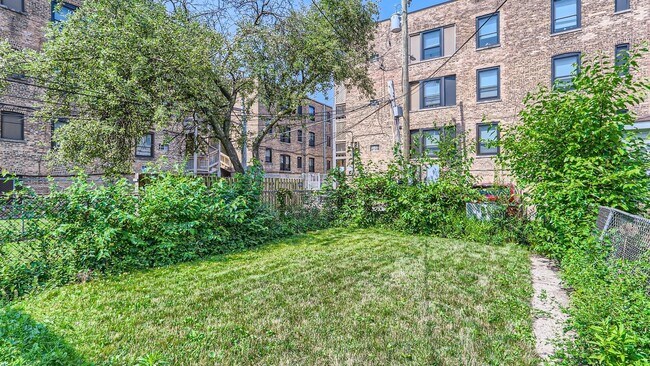 Foto del edificio - 7654 N Bosworth Ave