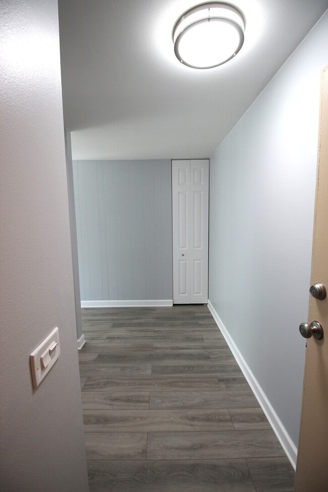 Building Photo - 3018 Roberts Dr