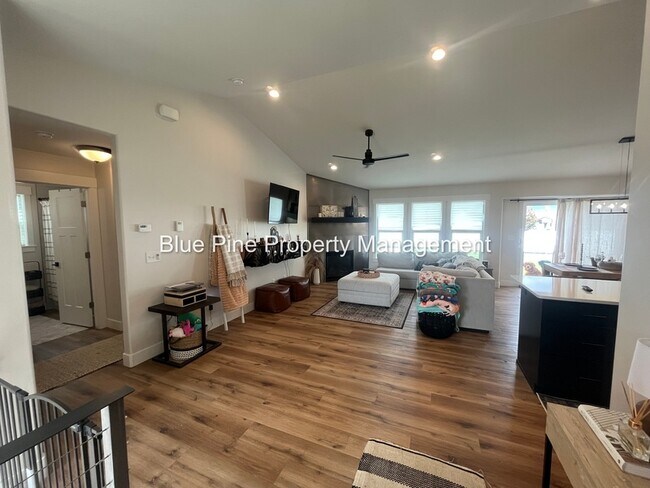 Foto del edificio - 3185 Greenwillow Ln