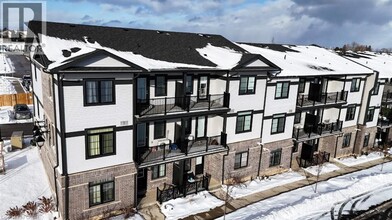 Building Photo - 96 Oat Ln