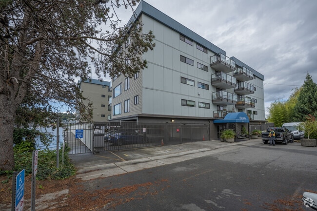 Union Harbor Condominiums