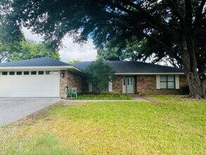 Building Photo - 7105 Churchill Cir