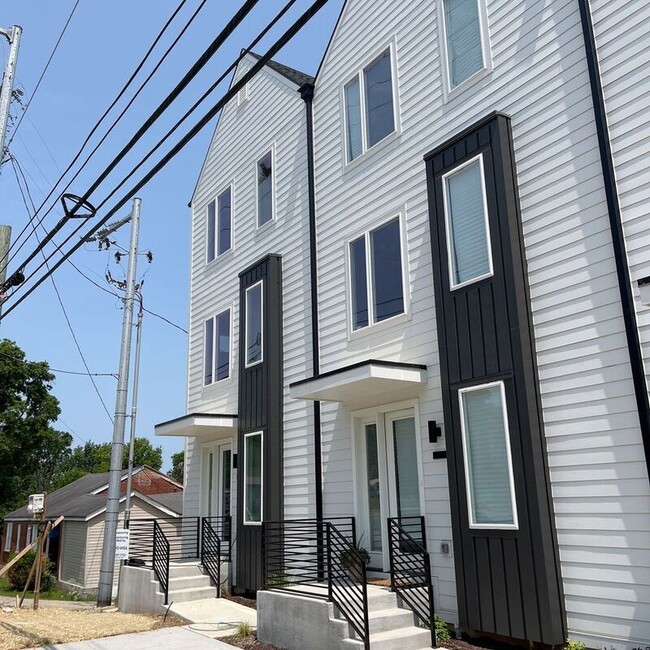 Building Photo - 2206 Buena Vista Pike