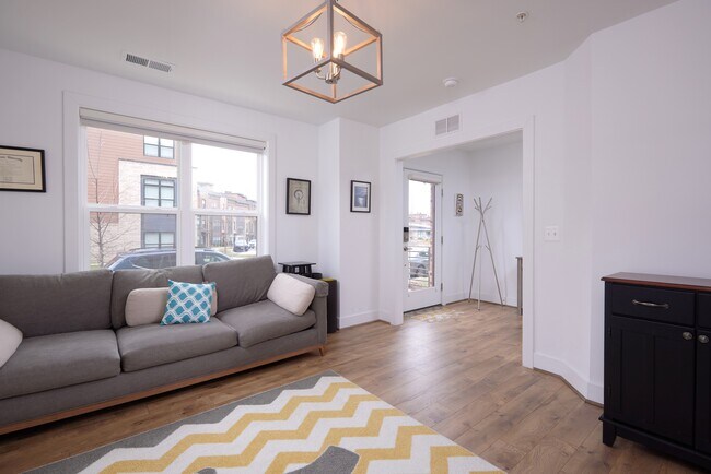 Foto del edificio - 3541 Bellflower Ln