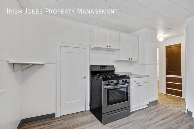 Building Photo - 2 Rowland Ave