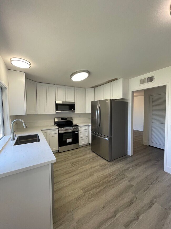 Foto del edificio - Great Updated  2BR/2BA Single story  Condo...