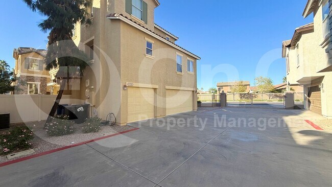 Foto del edificio - 9233 E Neville Ave