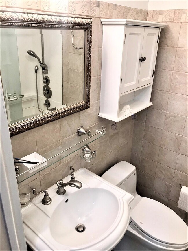 Foto del edificio - 2161 84th St