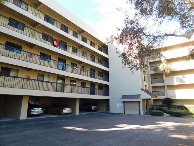 Foto del edificio - 1843 Golf View Dr