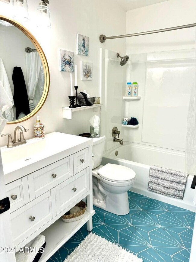 Foto del edificio - 1916 E Inverness Ave