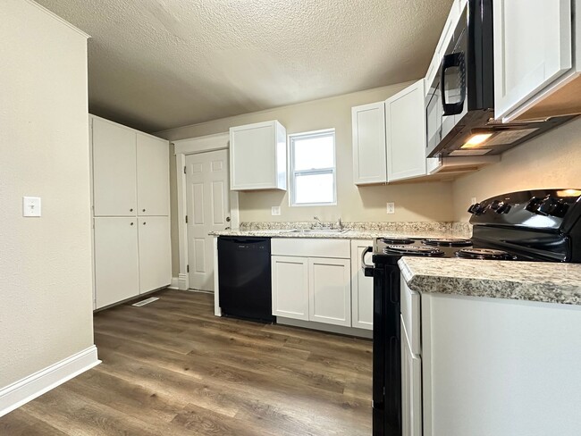 Building Photo - 2 Bedroom Fully Remodeled Home Ogden Iowa