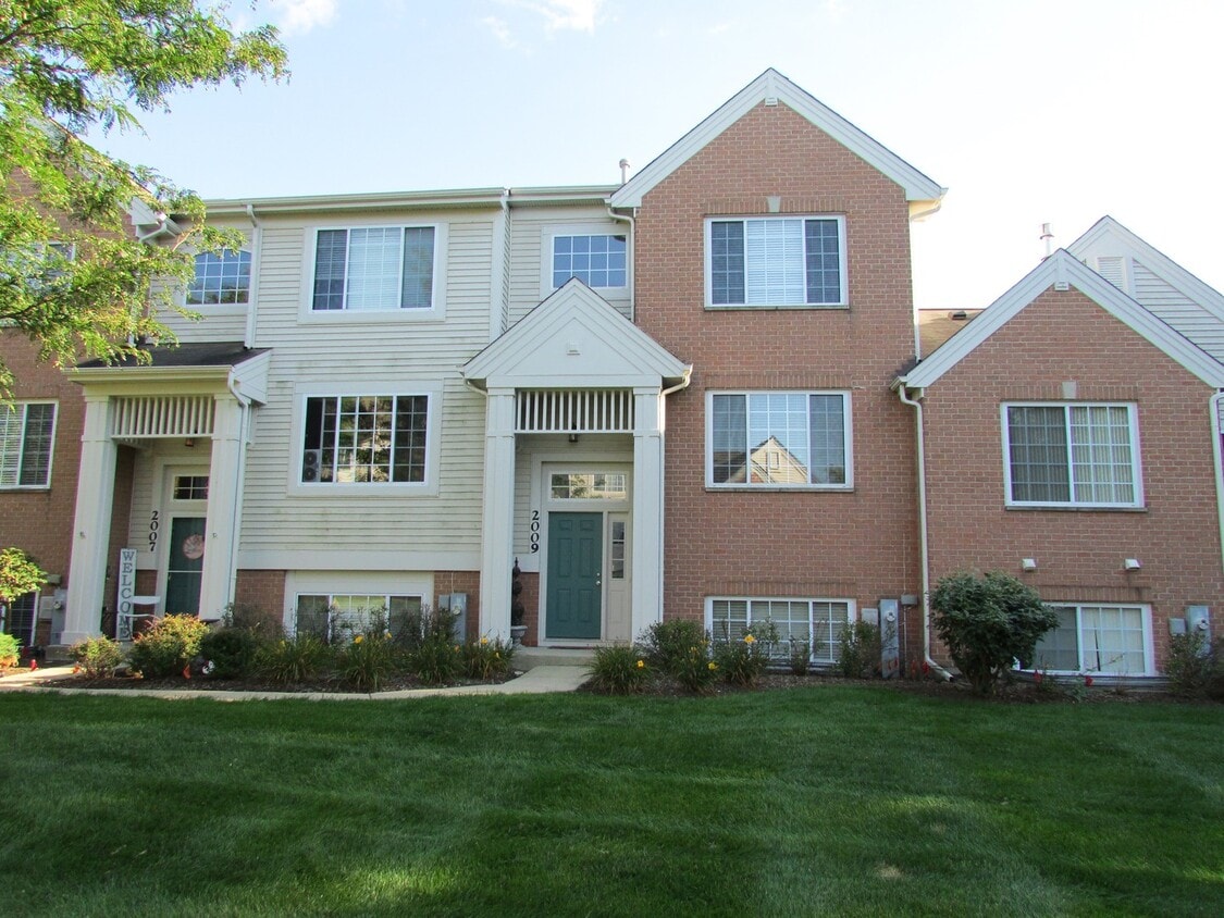 2009 Concord Dr, McHenry, IL 60050 Townhome Rentals in McHenry IL