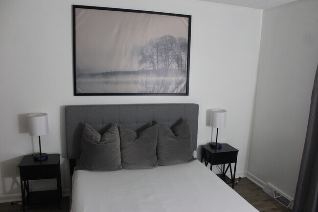 bedroom - 147 Holmes Dl