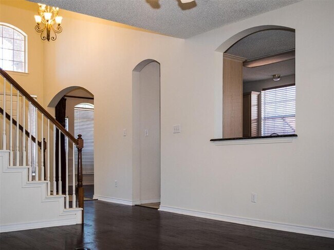 Building Photo - 4124 Los Altos Dr
