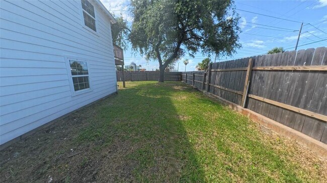 Foto del edificio - 6201 Heards Ln