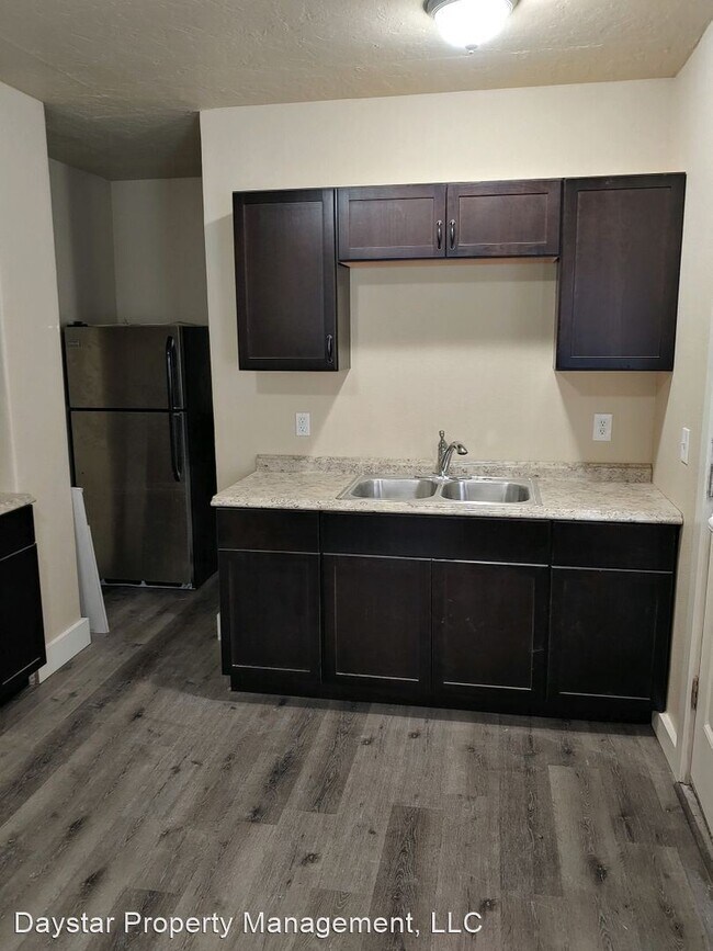 Building Photo - 1 br, 1 bath Apartment - 8634 SE 11th