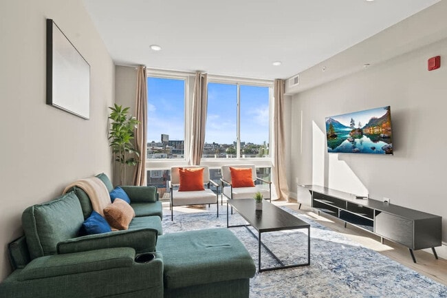 Building Photo - 901 Canal St