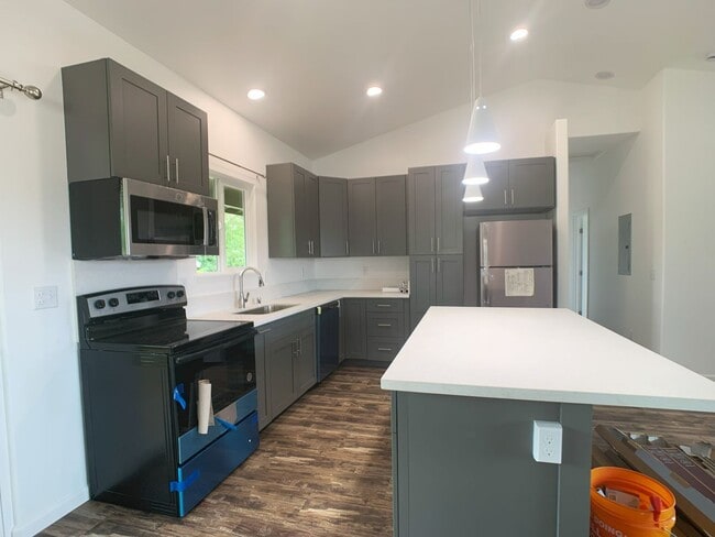 Building Photo - Hanapepe Home for Rent
