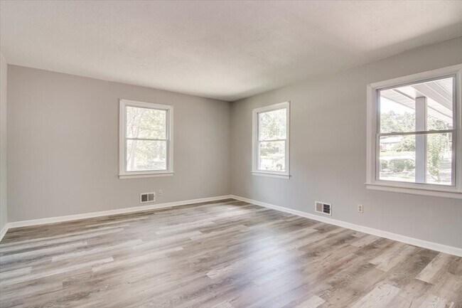 Building Photo - 210 Chatham Rd