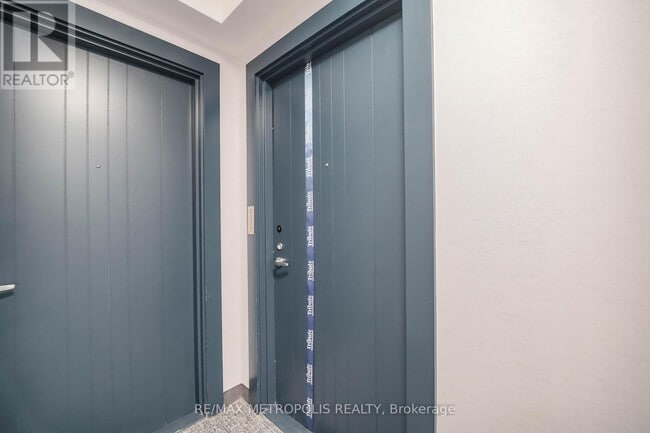 Photo du bâtiment - 2545-2545 Simcoe St N