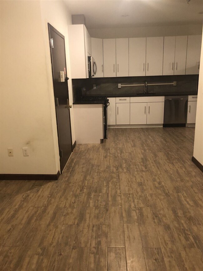 Foto del edificio - 329 Central Ave