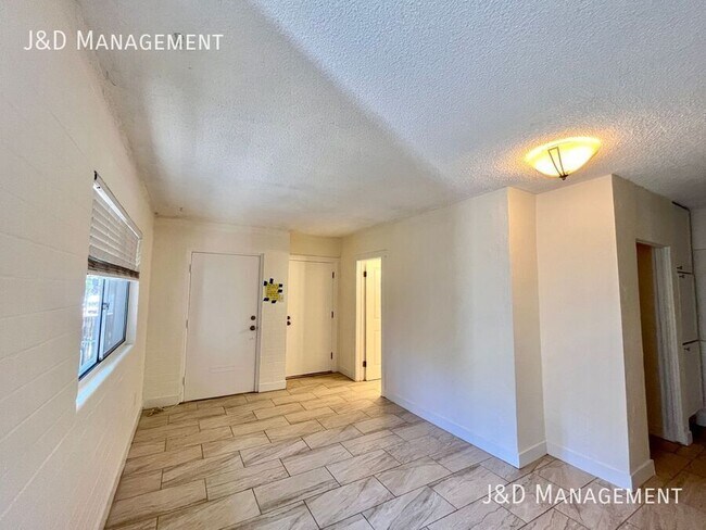 Foto del edificio - 2144 Alpine Blvd